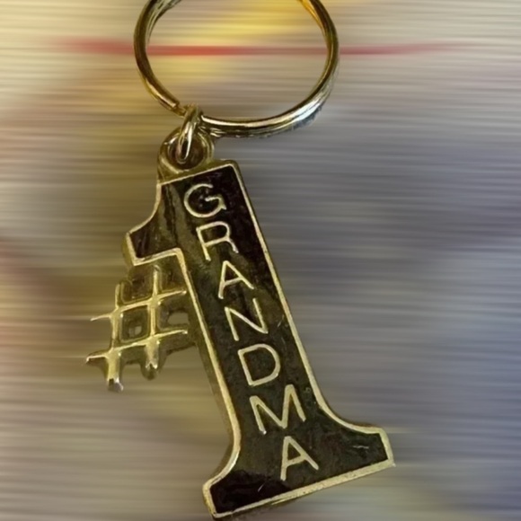 #1 Number One Grandma - Gold Key Chain - Picture 1 of 9
